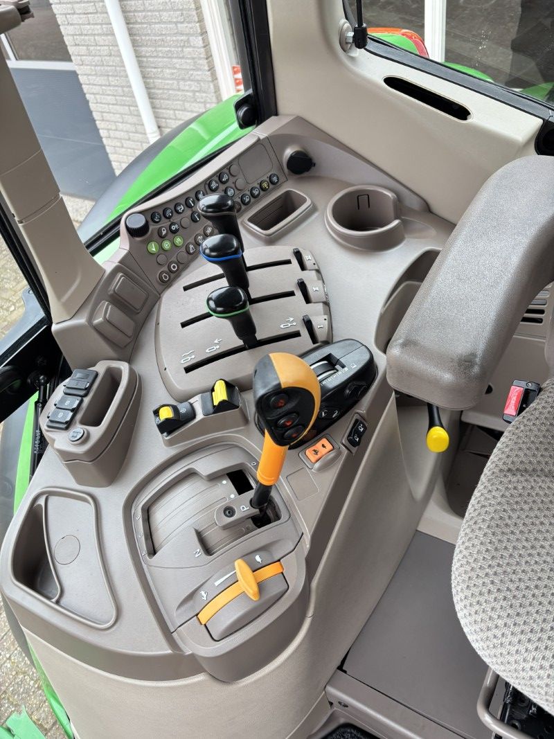 John Deere 6155M – 2022 – 3050 uur – nette jonge trekker