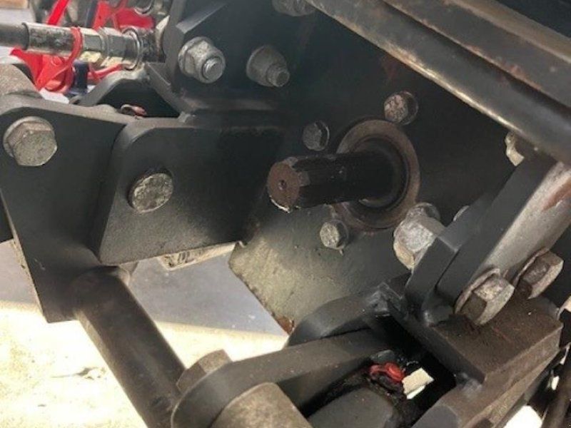 New Holland BOOMER 50 HST