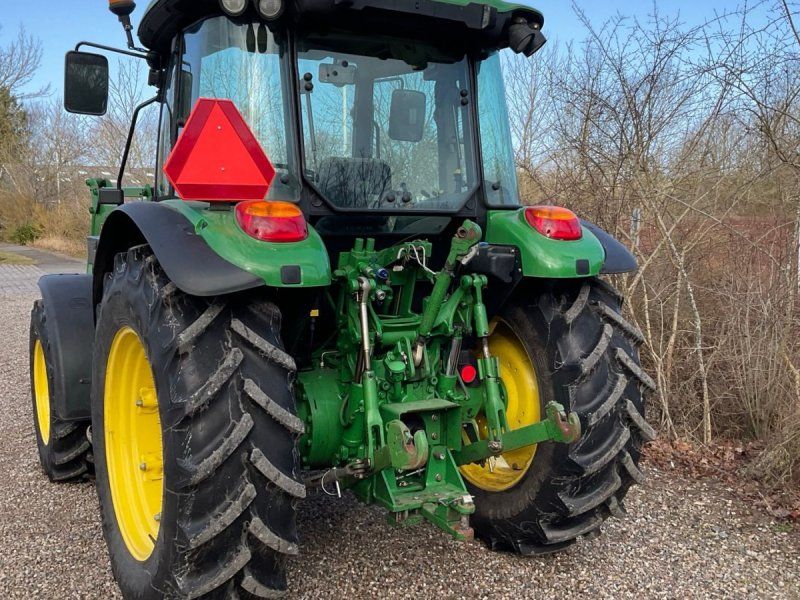 John Deere 5070M