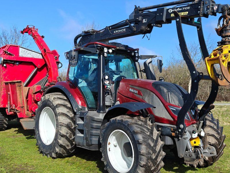 Valtra T234s Med Jenz 360 Flishugger og Alsidig 23m3 Flisvogn