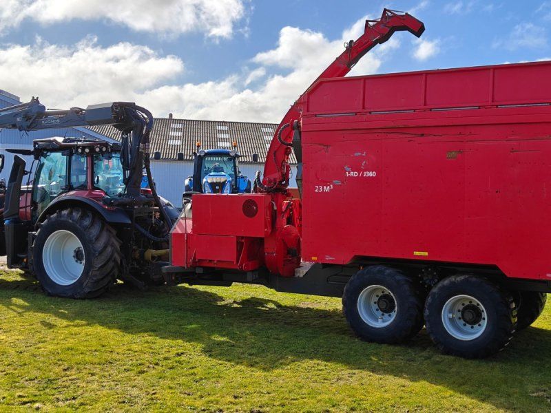 Valtra T234s Med Jenz 360 Flishugger og Alsidig 23m3 Flisvogn