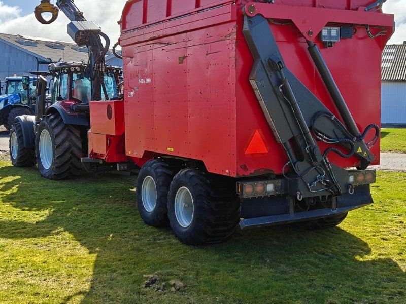 Valtra T234s Med Jenz 360 Flishugger og Alsidig 23m3 Flisvogn