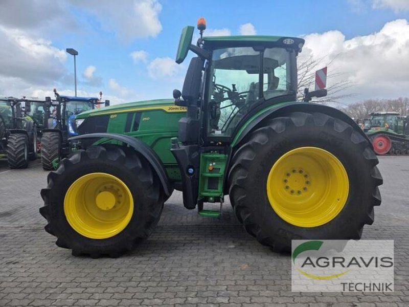 John Deere 6R 250