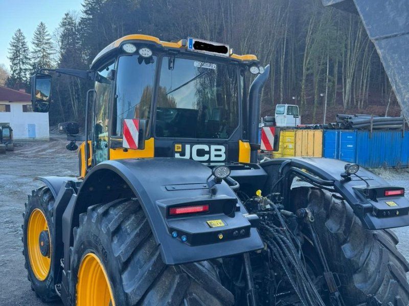 JCB 8330