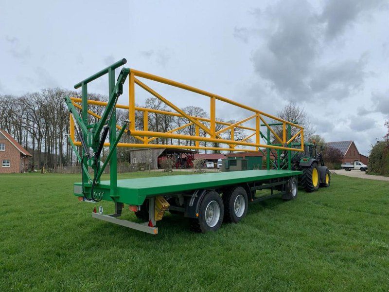 Ballenwagen mit hydr. Ladungssicherung