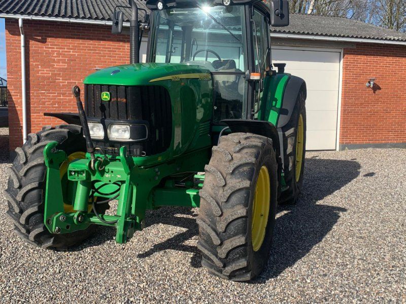 John Deere 6520