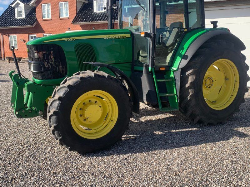 John Deere 6520