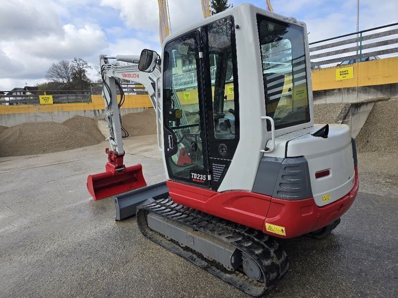 Takeuchi TB235
