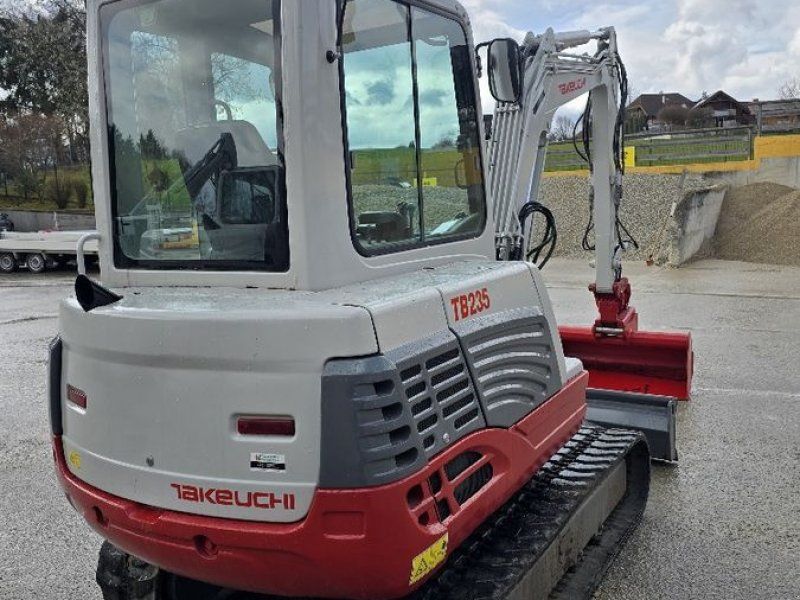 Takeuchi TB235