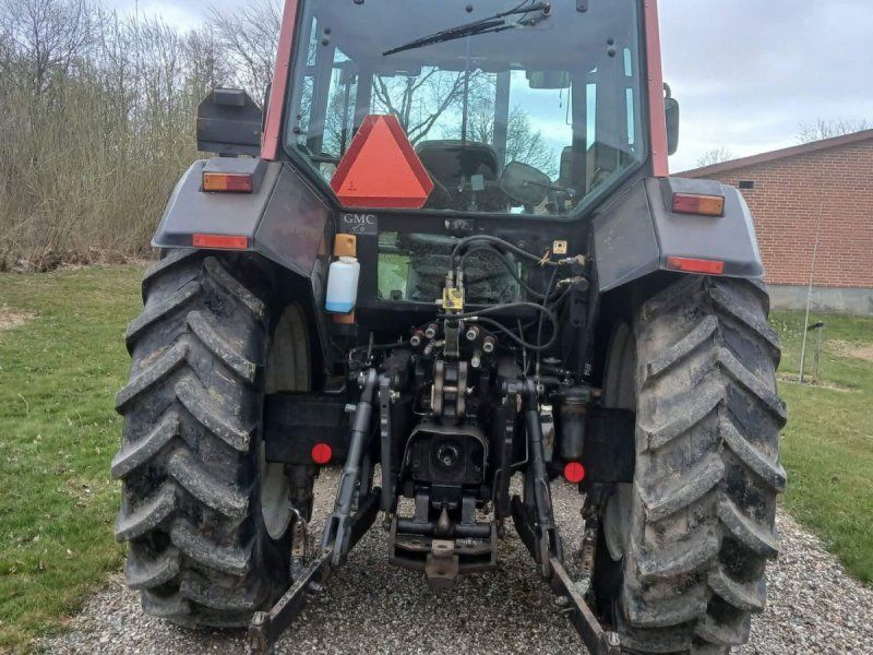 Valtra 8050 HiTech med frontlift og nye dæk.