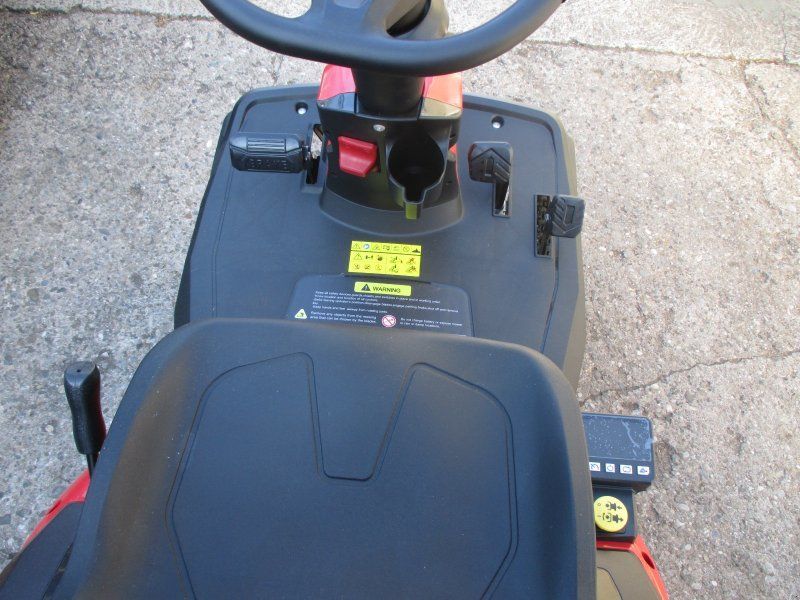 Solo R74.5 Li 36 V Akku Rasentraktor mit Akkupaket 4 x 8 Ah