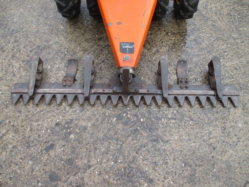 Holder M 300 mit Schwinghebelbalken 110 cm und Zwillingsbereifung