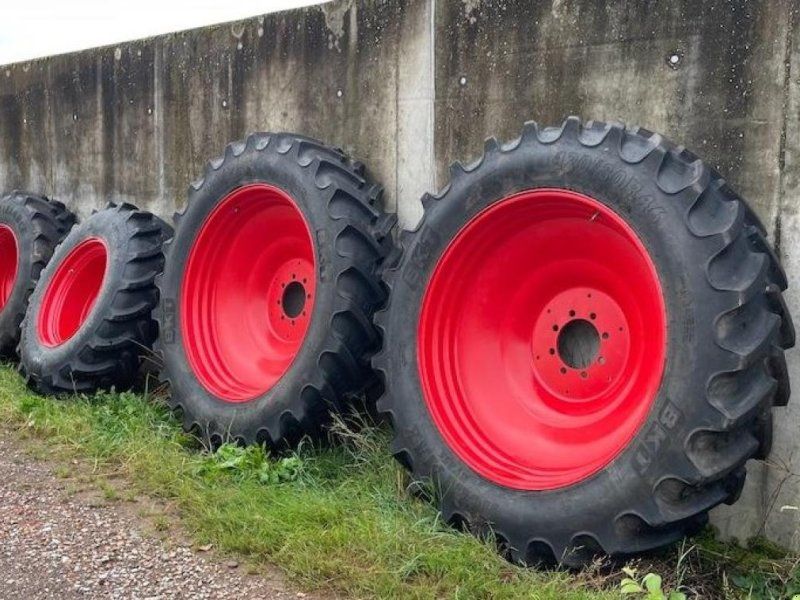 Fendt 2.10m Spur Pflegebereifung 8 Loch 716 512 516