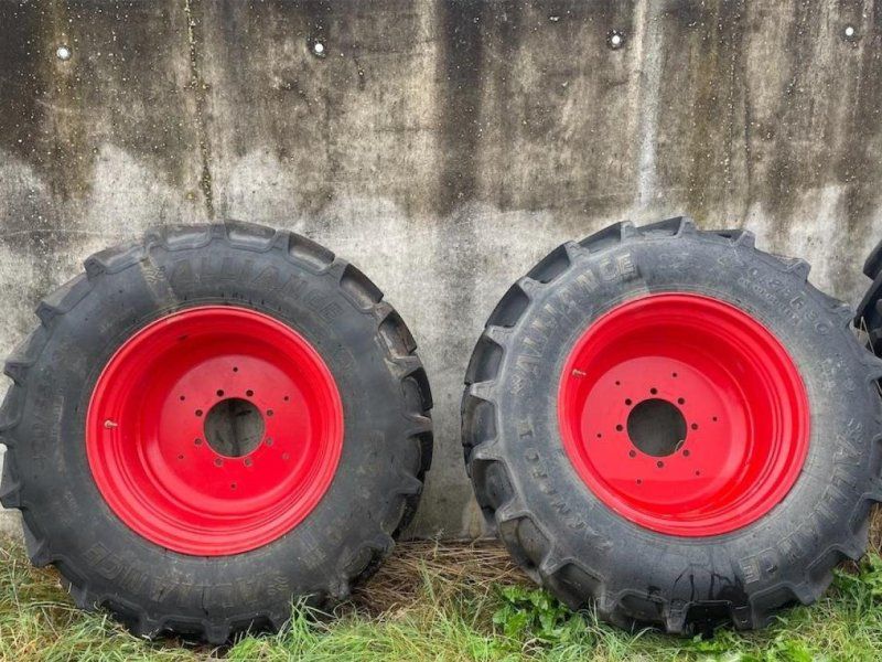 Fendt 2.10m Spur Pflegebereifung 8 Loch 716 512 516