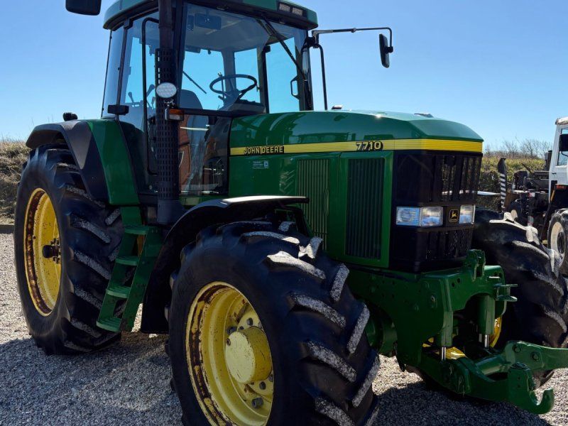John Deere 7710