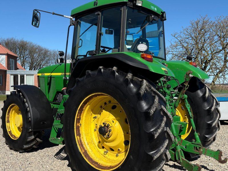 John Deere 7710