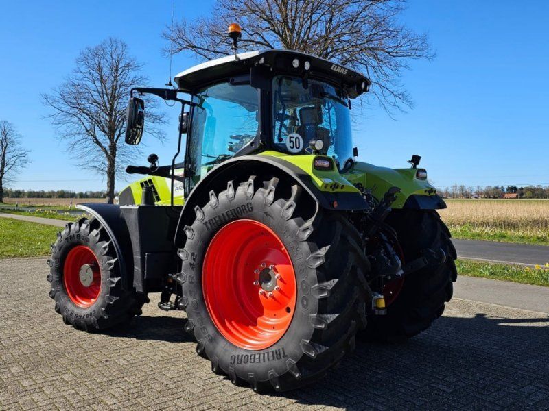 Claas Arion 660