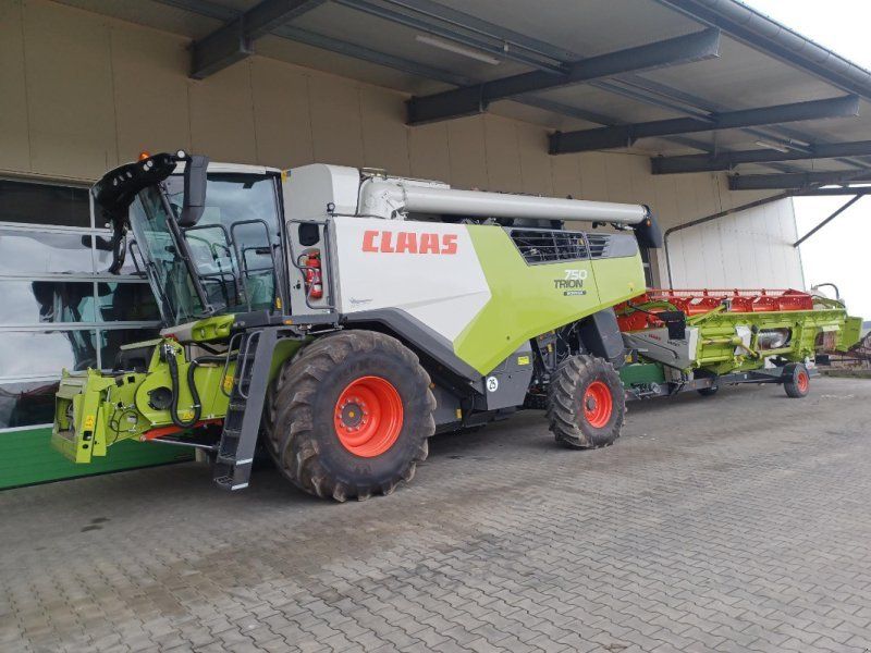 Claas Trion 750 Montana + V 770