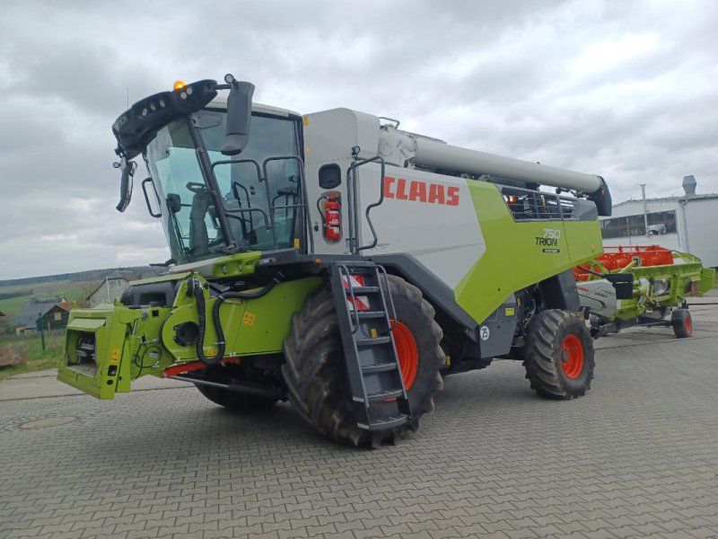 Claas Trion 750 Montana + V 770