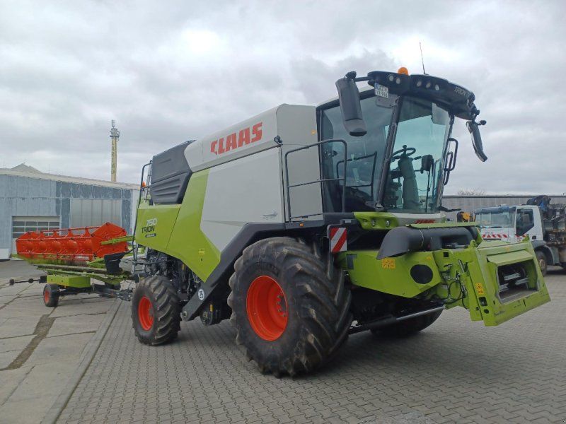 Claas Trion 750 Montana + V 770
