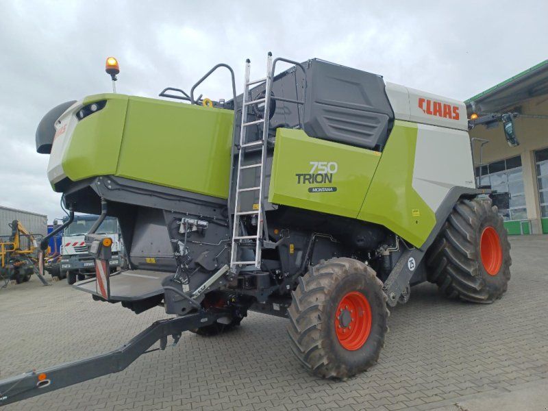 Claas Trion 750 Montana + V 770