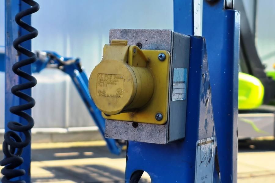 Genie GS3246 Electric, Working Height 11.75 m, 318kg Cap