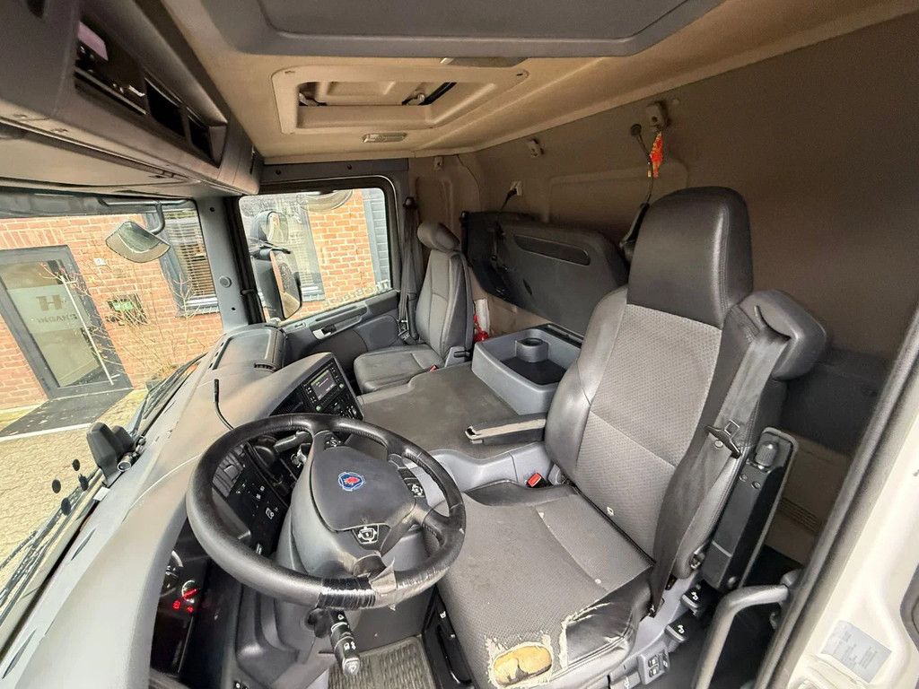 Scania P250 8.2M Koffer 2000KG LBW NL Truck