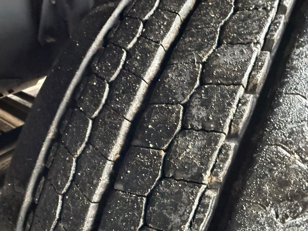 Scania P250 8.2M Koffer 2000KG LBW NL Truck