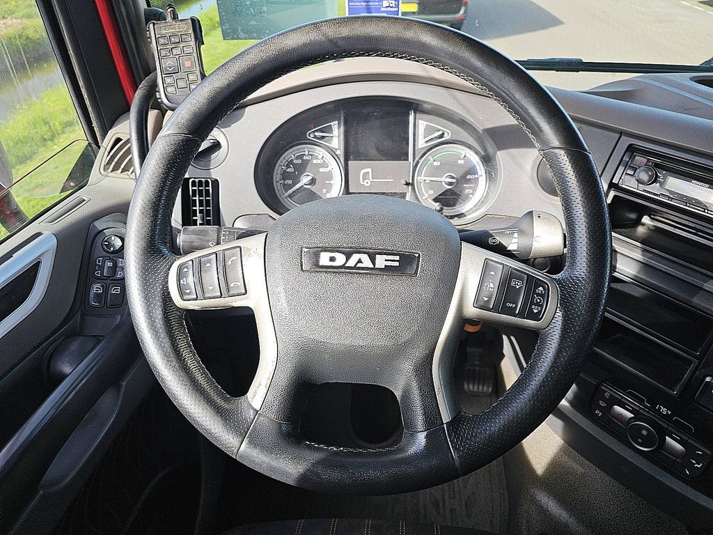 DAF XF 530 spacecab 6x2 ftg