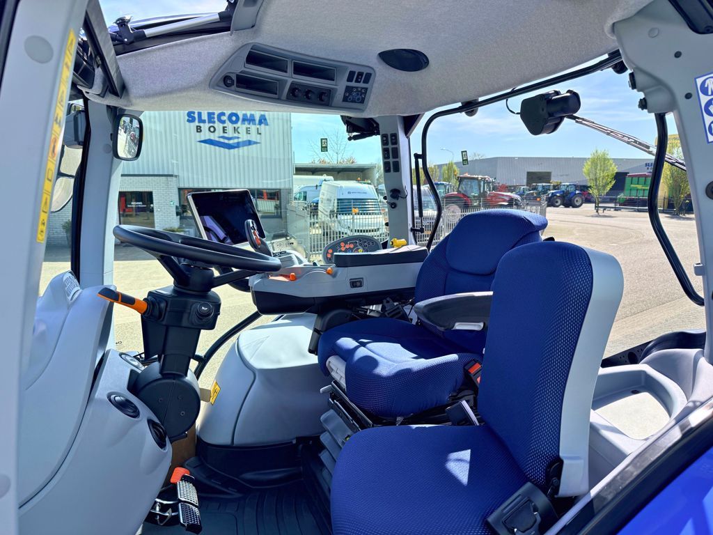 New Holland T6.145 Auto Command Stage V