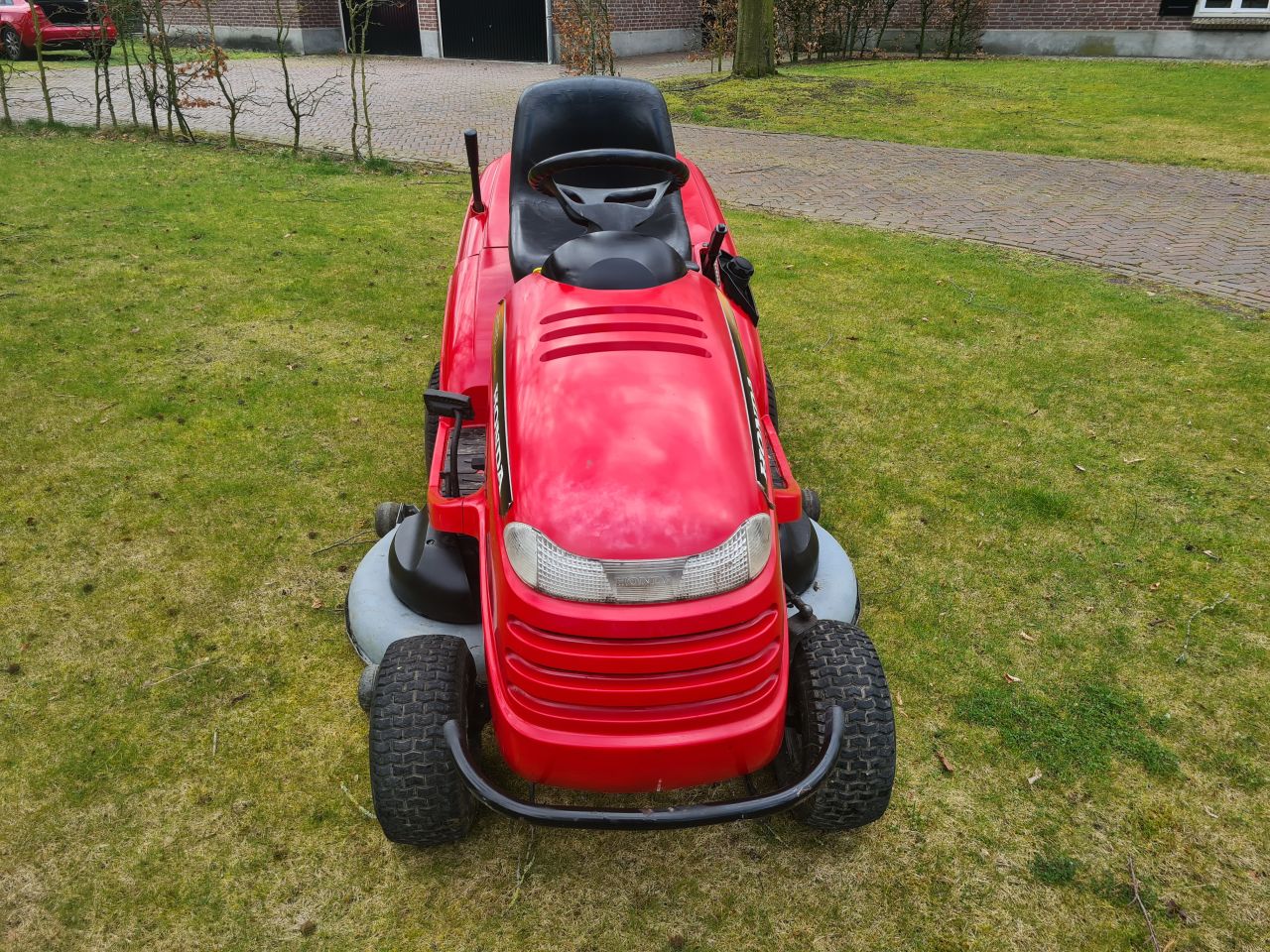 Honda 2620 zitmaaier met opvangbak hydrostaat.