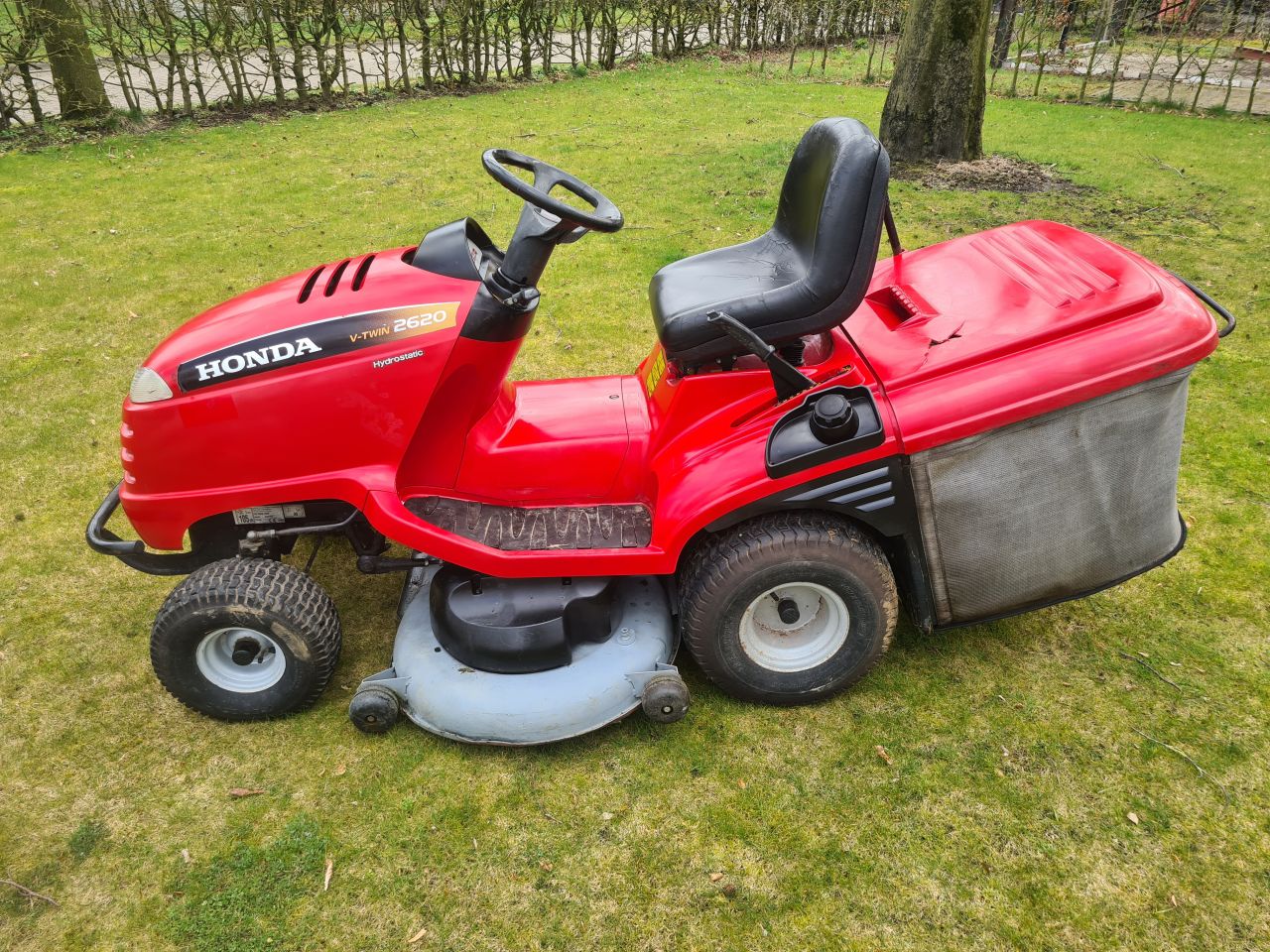 Honda 2620 zitmaaier met opvangbak hydrostaat.