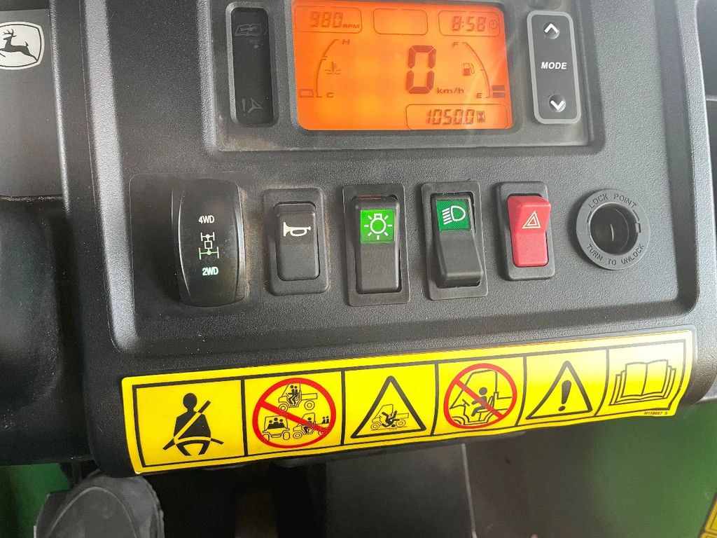John Deere Gator 825i 4x4 met dichte cabine MARGE