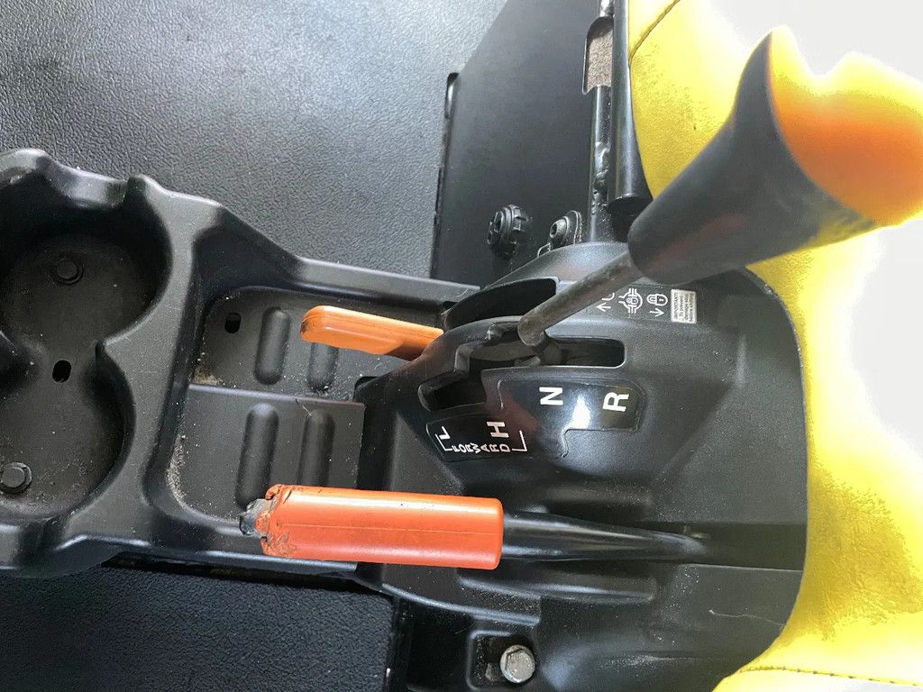 John Deere Gator 825i 4x4 met dichte cabine MARGE