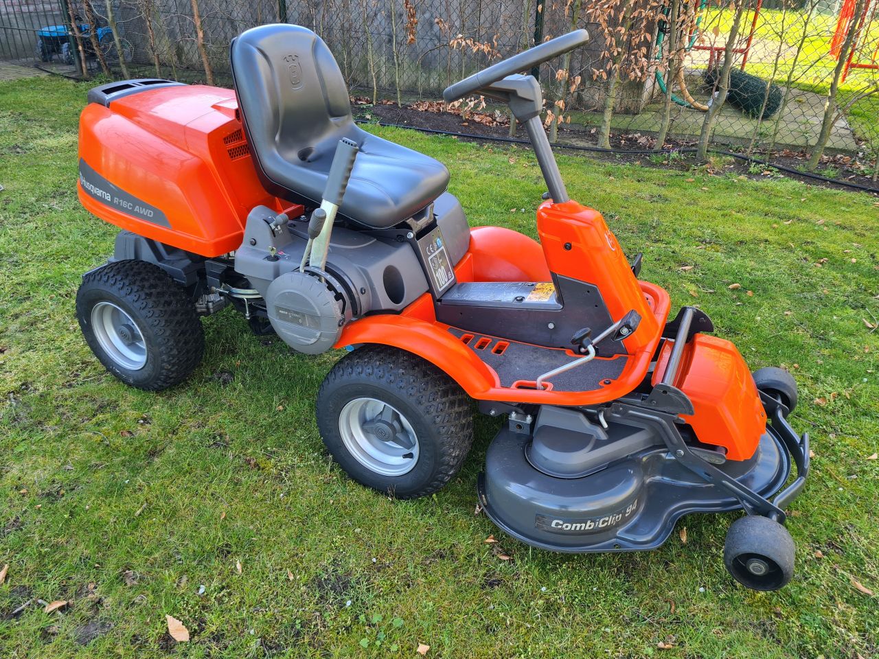 Husqvarna Rider R16C AWD 4X4 hydrostaat frontmaaier.