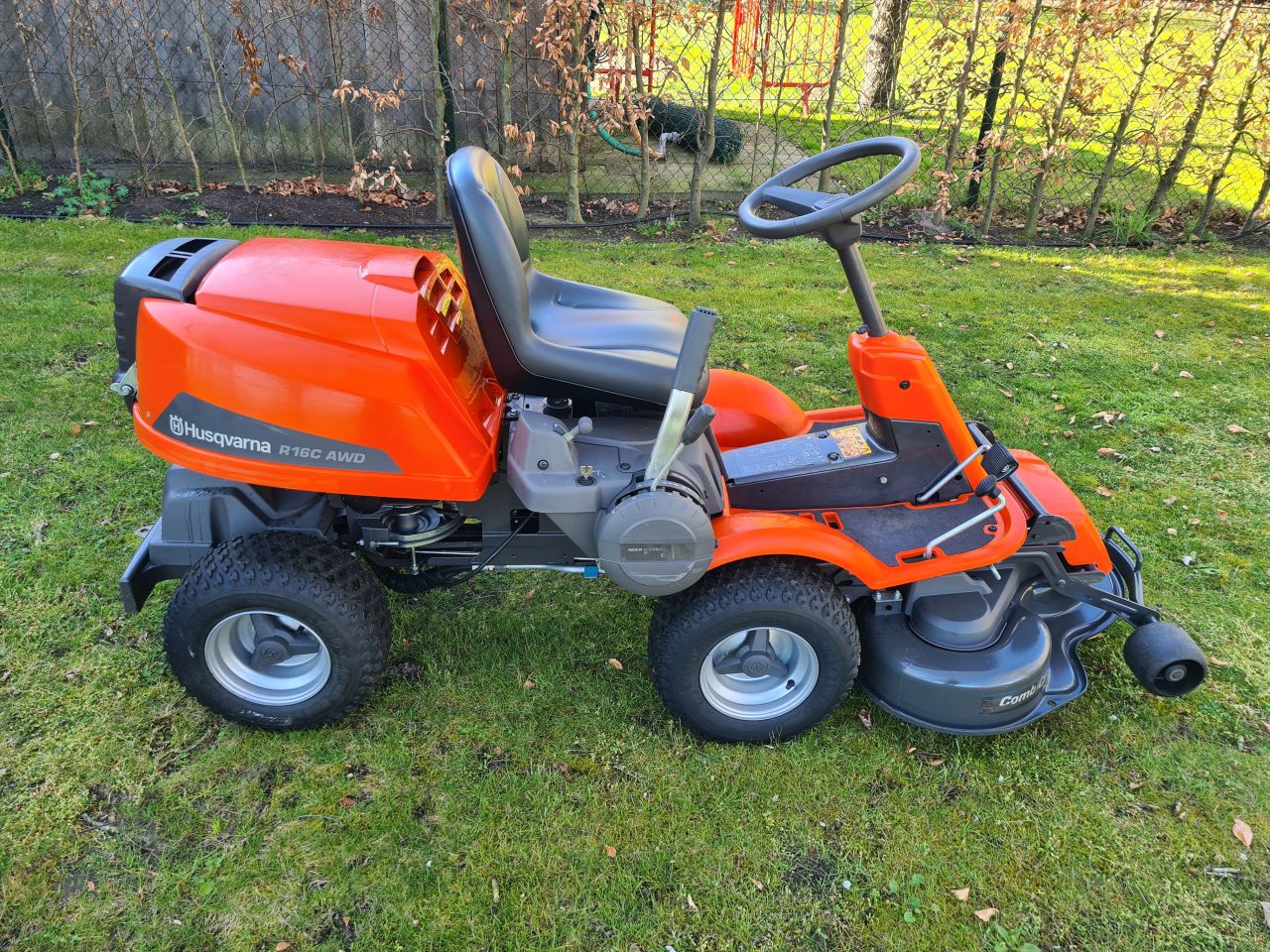 Husqvarna Rider R16C AWD 4X4 hydrostaat frontmaaier.