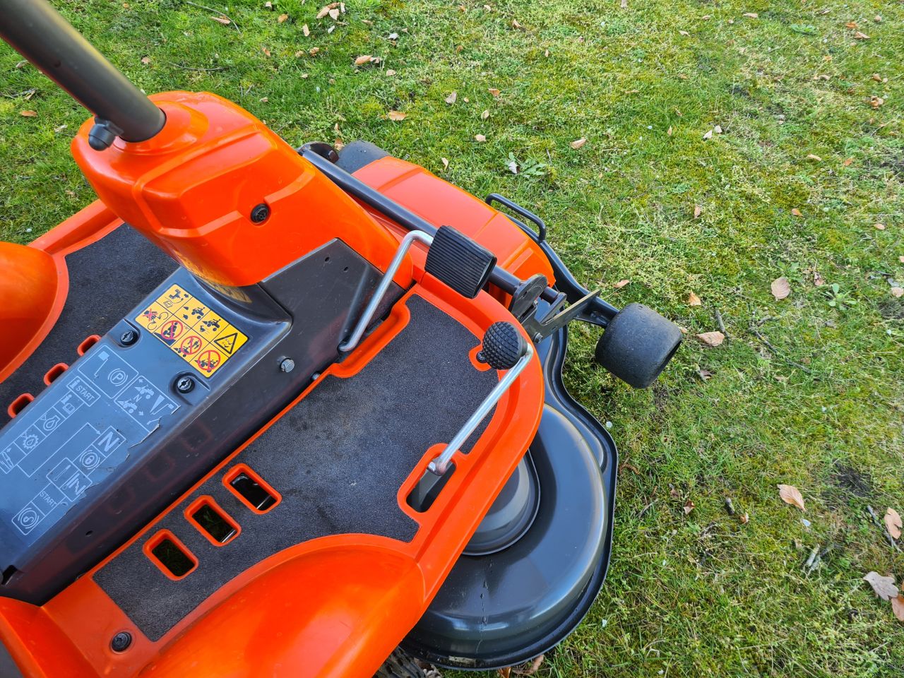 Husqvarna Rider R16C AWD 4X4 hydrostaat frontmaaier.