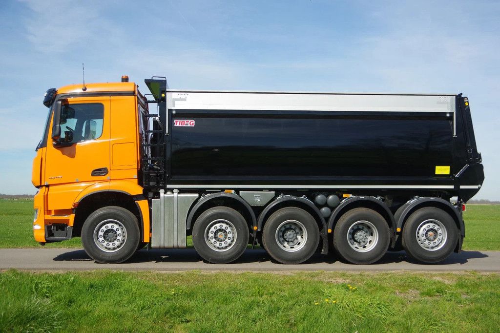 Mercedes-Benz Arocs 4645 46-tons 10x4 Quadro met Tibeg kipper
