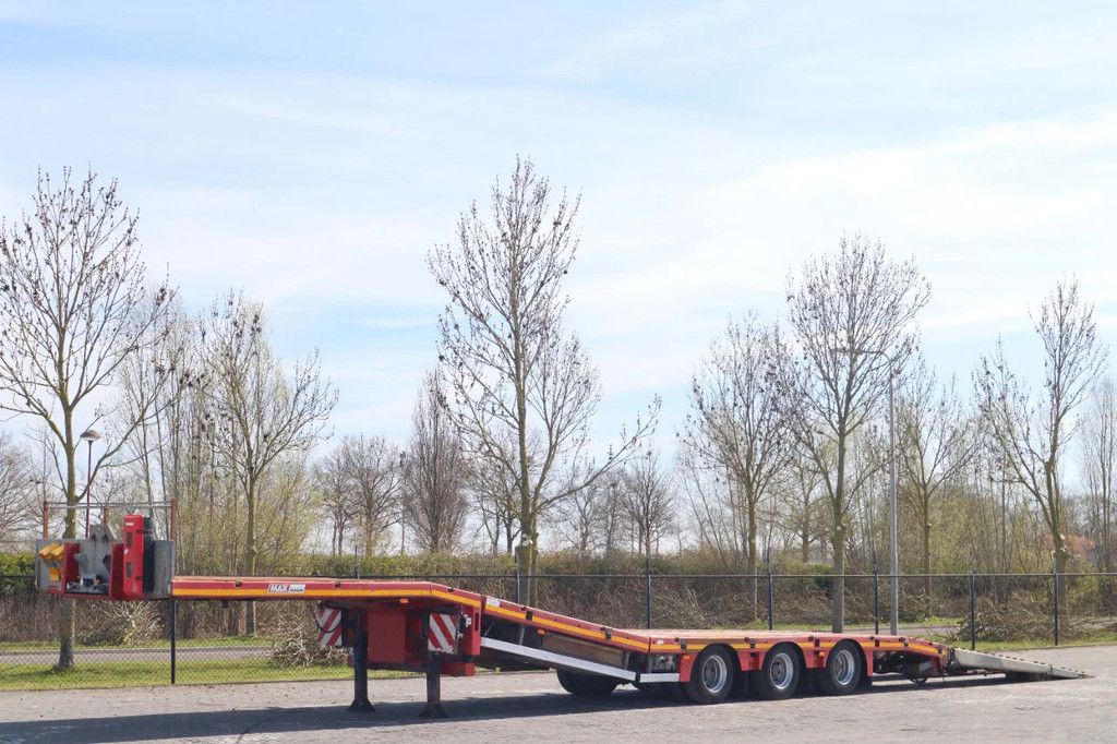 Max Trailer MAX 100 | 3-AXLE | LIFT DECK | SLIDING RAMPS