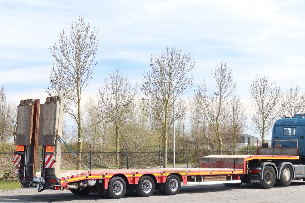 Max Trailer MAX 100 | 3-AXLE | LIFT DECK | SLIDING RAMPS