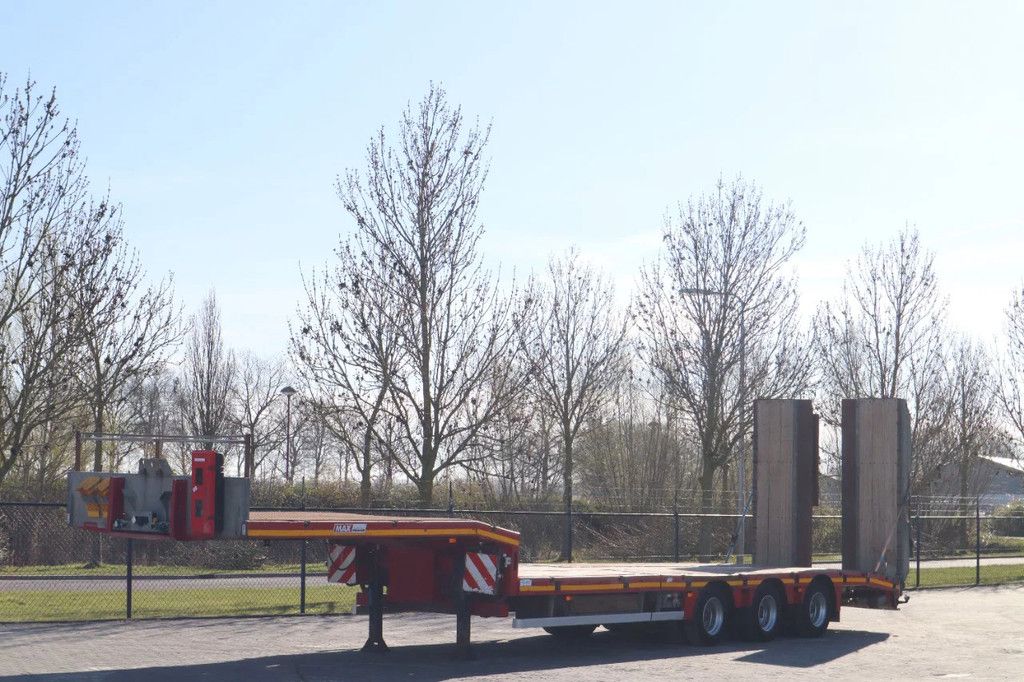 Max Trailer MAX 100 | 3-AXLE | LIFT DECK | SLIDING RAMPS