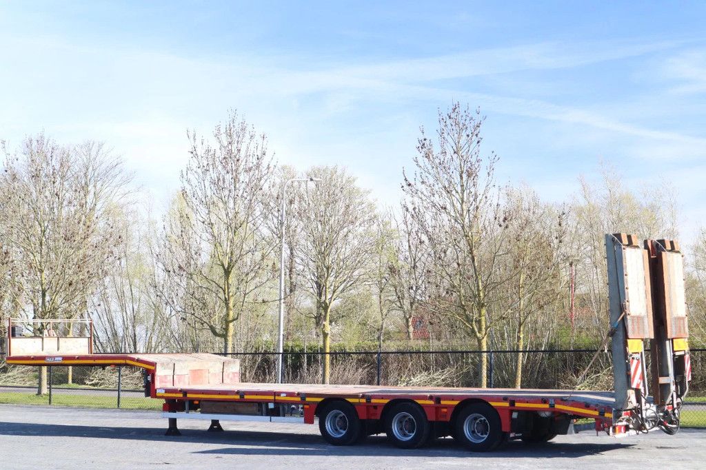 Max Trailer MAX 100 | 3-AXLE | LIFT DECK | SLIDING RAMPS