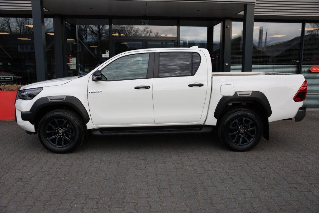 Toyota Hilux 2.8 D-4D DUBBEL CABIN INVINCIBLE 2 SITZ A/T 4WD VAN