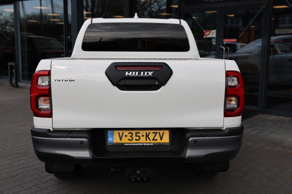 Toyota Hilux 2.8 D-4D DUBBEL CABIN INVINCIBLE 2 SITZ A/T 4WD VAN