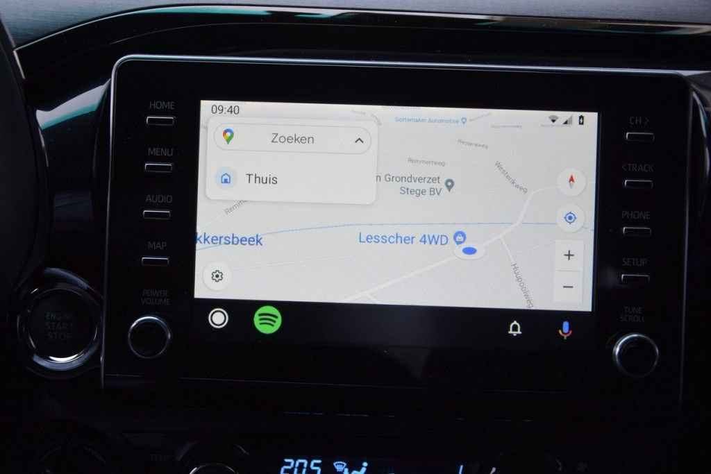 Toyota Hilux 2.8 D-4D DUBBEL CABIN INVINCIBLE 2 SITZ A/T 4WD VAN