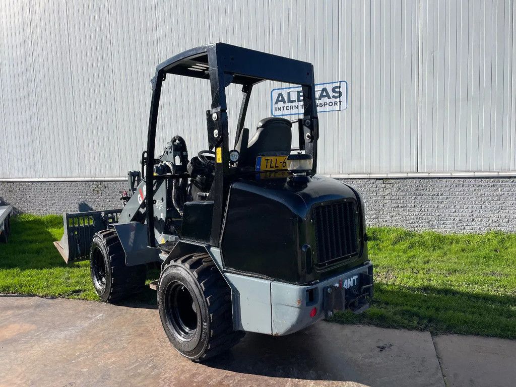 Giant V452T shovel met kenteken en 45pk!