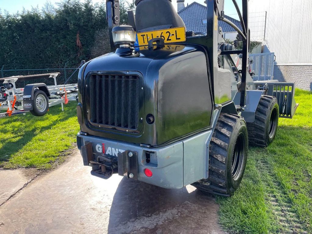 Giant V452T shovel met kenteken en 45pk!