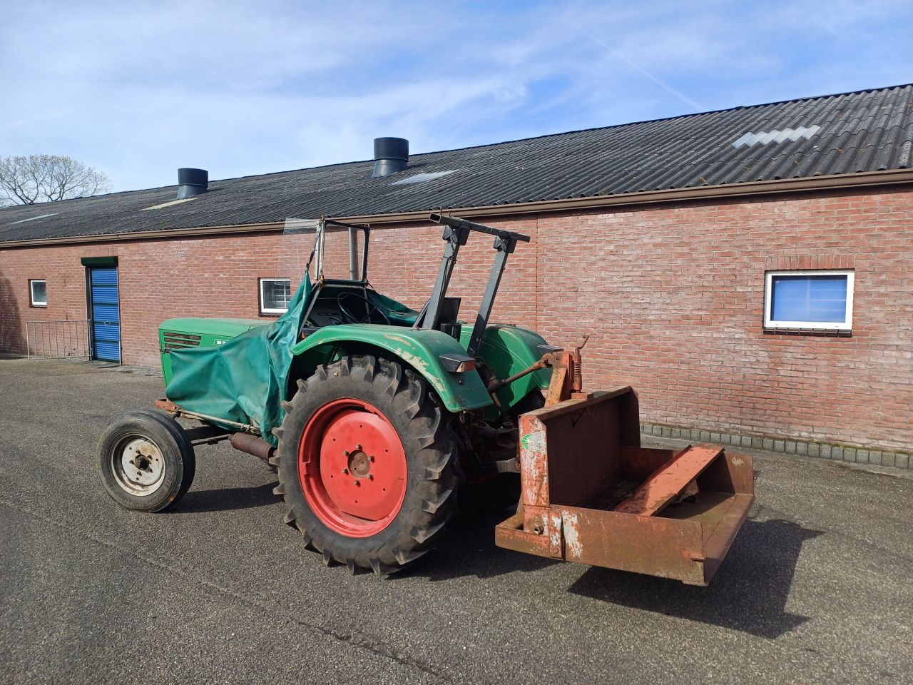 Deutz D3006 met grondbak