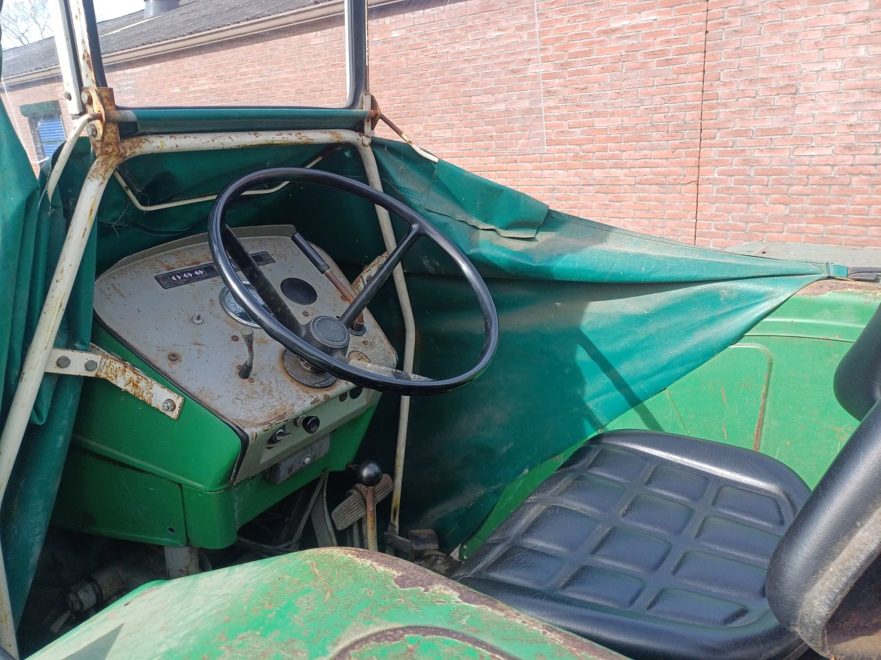 Deutz D3006 met grondbak