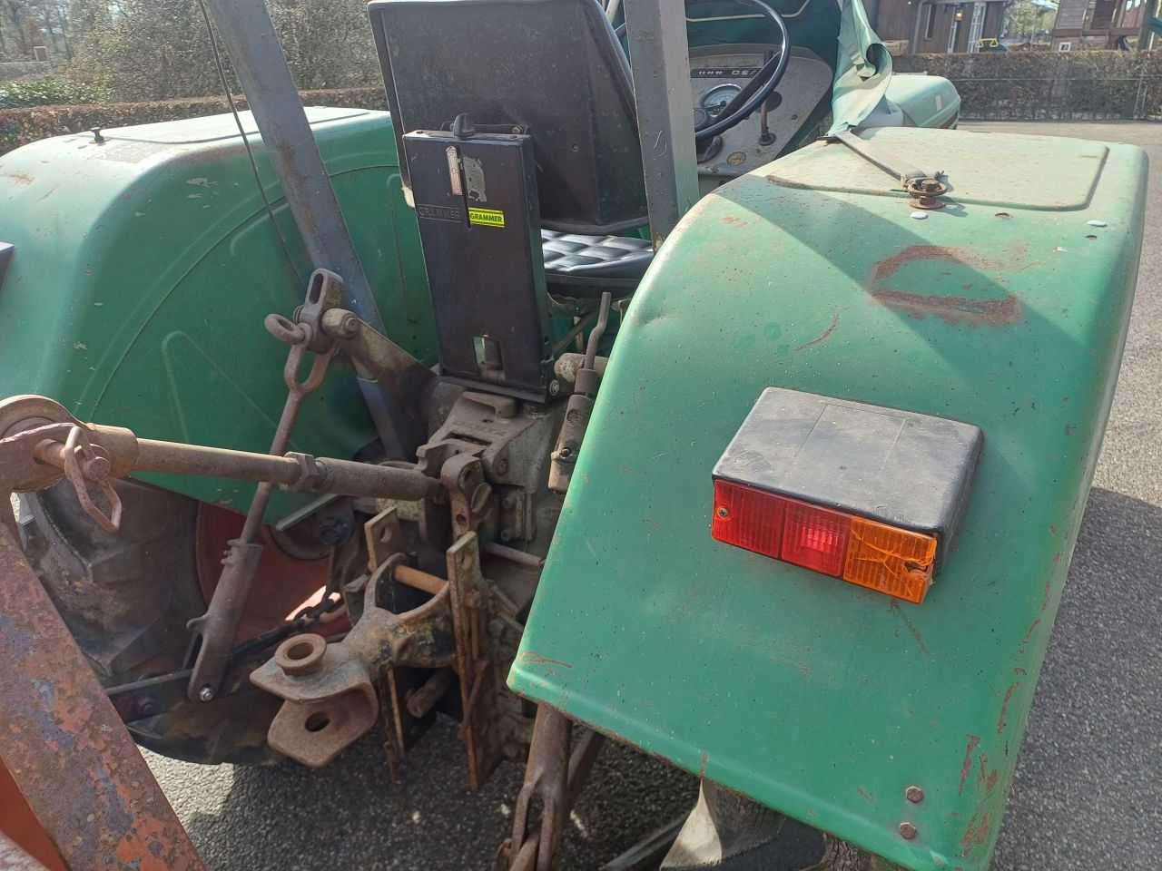 Deutz D3006 met grondbak
